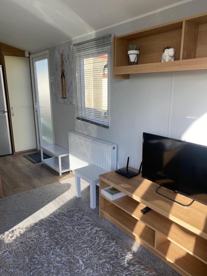 Stylish 3 Bedroom Caravan Near The Beach Walton-on-the-Naze Exterior photo