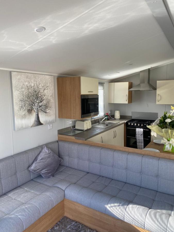 Stylish 3 Bedroom Caravan Near The Beach Walton-on-the-Naze Exterior photo